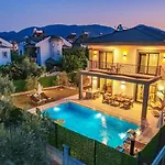 Villa Almilalin 6 Bedroom For Rent In *