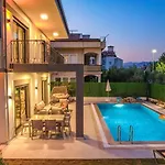 Almilalin 6 Bedroom For Rent In Villa *