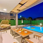 Almilalin 6 Bedroom For Rent In Villa