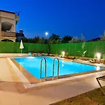 Almilalin 6 Bedroom For Rent In Villa Ölüdeniz