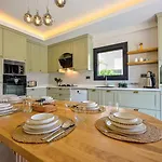 Almilalin 6 Bedroom For Rent In Ölüdeniz