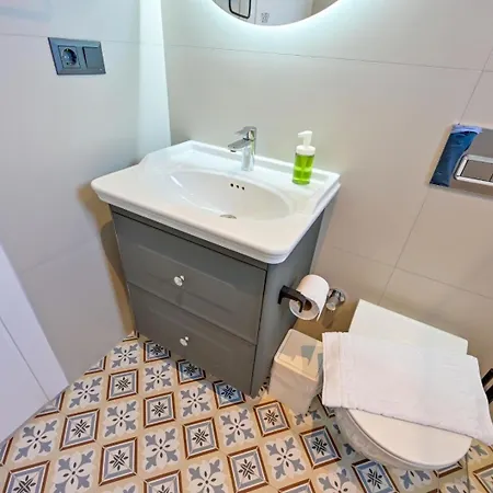 Almilalin 6 Bedroom For Rent In * 厄吕代尼兹