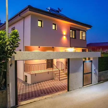 Villa Almilalin 6 Bedroom For Rent In