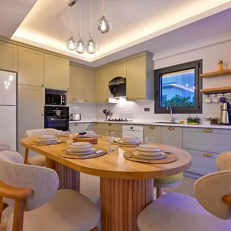 Villa Almilalin 6 Bedroom For Rent In