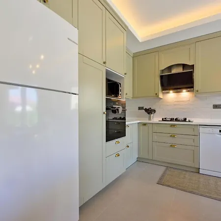 Villa Almilalin 6 Bedroom For Rent In *