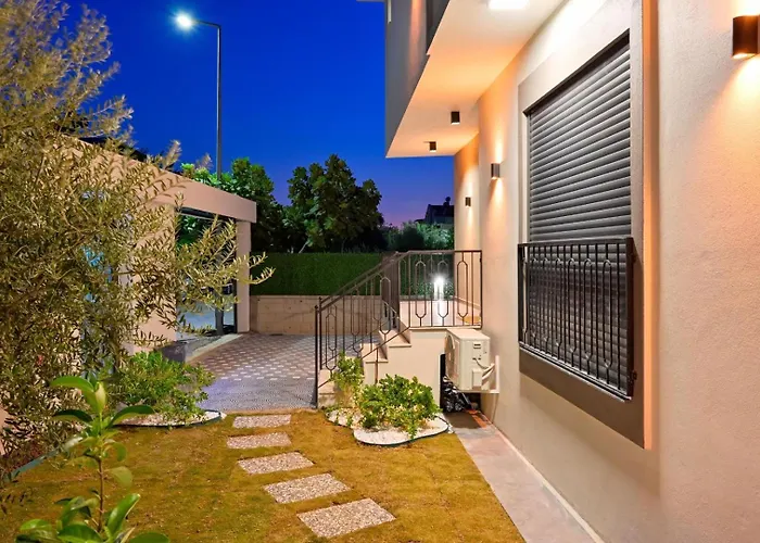 Almilalin 6 Bedroom For Rent In Вилла Олудениз