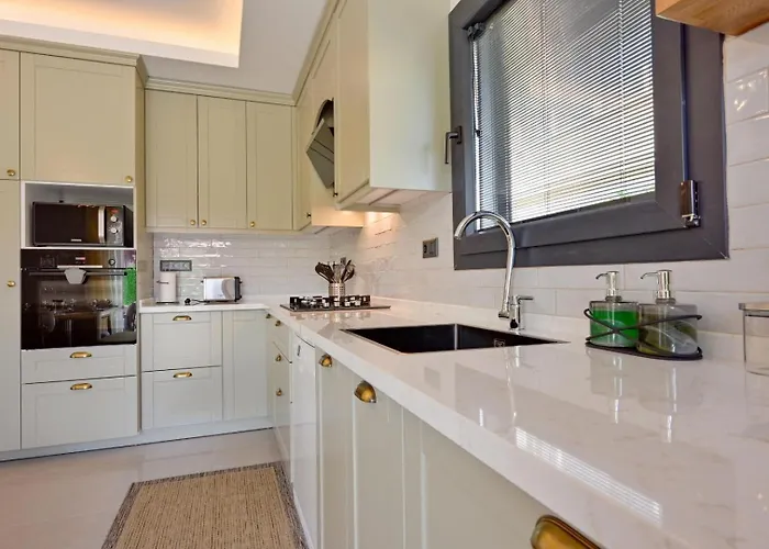 Вилла Almilalin 6 Bedroom For Rent In *