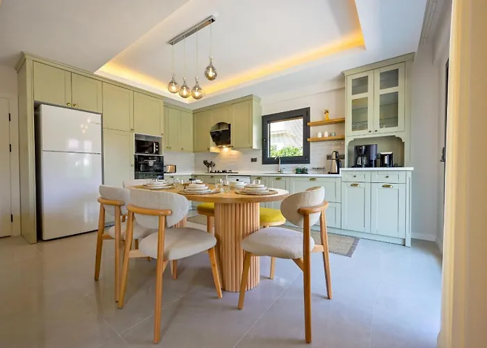 Вилла Almilalin 6 Bedroom For Rent In Олудениз