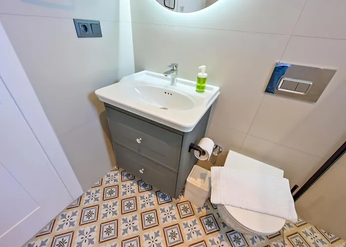 Almilalin 6 Bedroom For Rent In * Олудениз