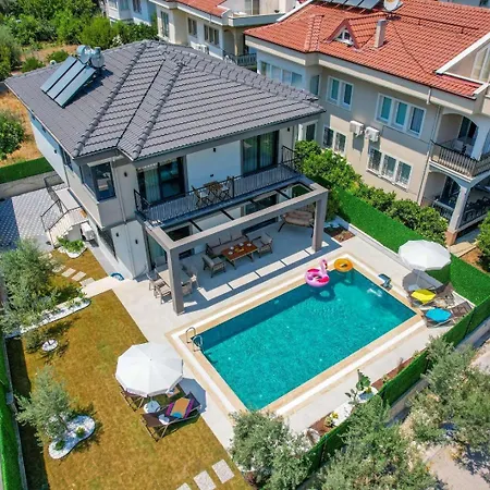 Almilalin 6 Bedroom For Rent In Villa *