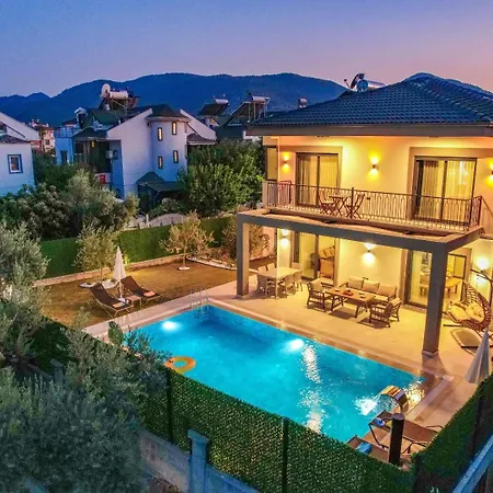 Villa Almilalin 6 Bedroom For Rent In *
