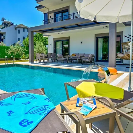 Almilalin 6 Bedroom For Rent In Villa *