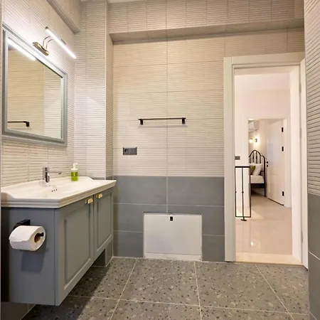 Almilalin 6 Bedroom For Rent In Villa *