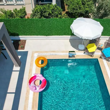 Villa Almilalin 6 Bedroom For Rent In *