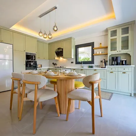 Villa Almilalin 6 Bedroom For Rent In Oludeniz