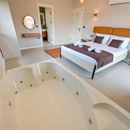 Villa Almilalin 6 Bedroom For Rent In *