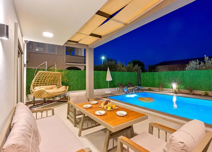 Almilalin 6 Bedroom For Rent In Villa