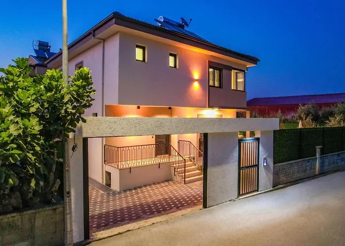 Villa Almilalin 6 Bedroom For Rent In