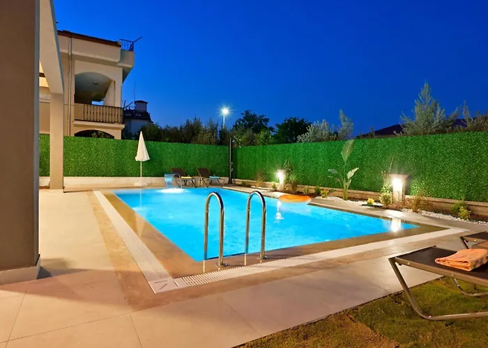 Almilalin 6 Bedroom For Rent In Villa Ölüdeniz