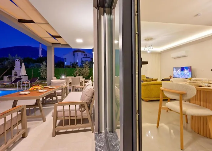 Villa Almilalin 6 Bedroom For Rent In