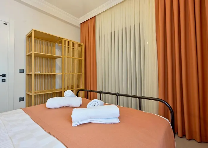 Almilalin 6 Bedroom For Rent In Villa *