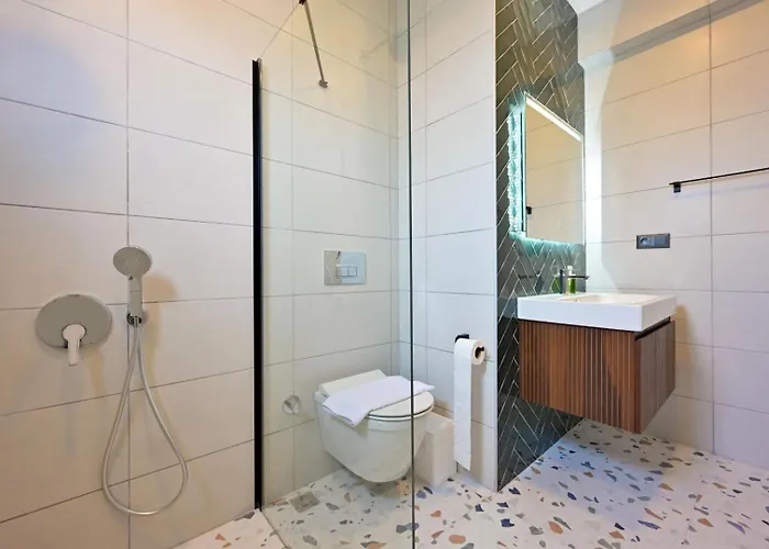 Almilalin 6 Bedroom For Rent In * Ölüdeniz